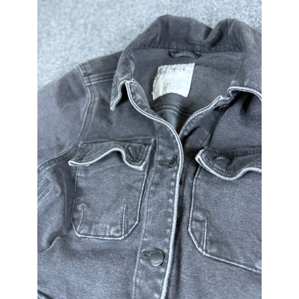 Hollister California Cropped Denim Jacket Womens XS Black Cotton Button Front - Picture 2 of 9